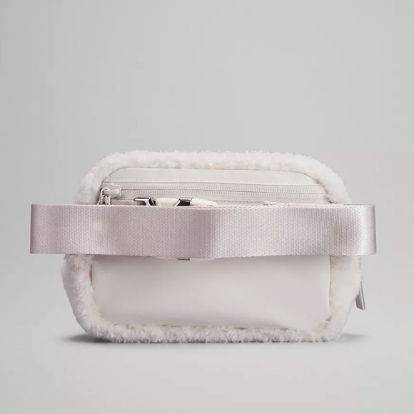NWT Lululemon Exclusive New Year Fleece Everywhere Belt Bag - Picture 7 of 9